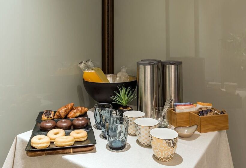 Отель Room Mate Gorka