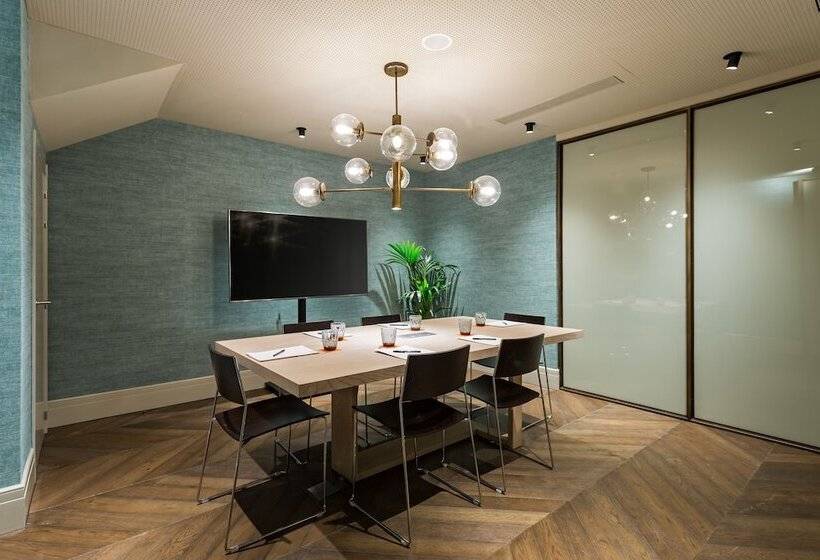 Отель Room Mate Gorka