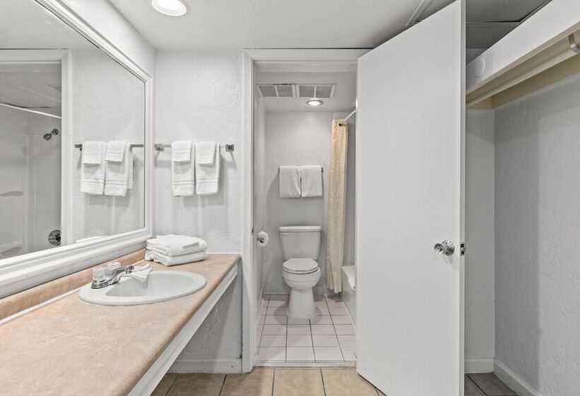 Отель The Reef At Seahaven Beach Resorts