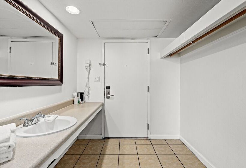 Отель The Reef At Seahaven Beach Resorts