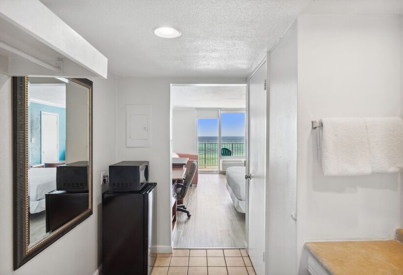 Отель The Reef At Seahaven Beach Resorts