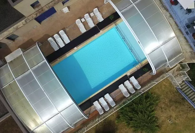 ホテル Vvf Le Pays Cathare Carcassonne, Saissac