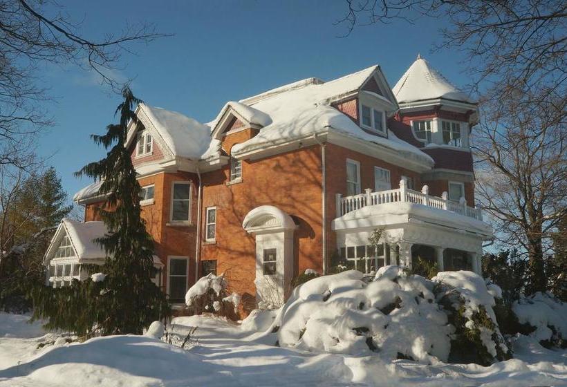 Markdale Manor Bed & Breakfast