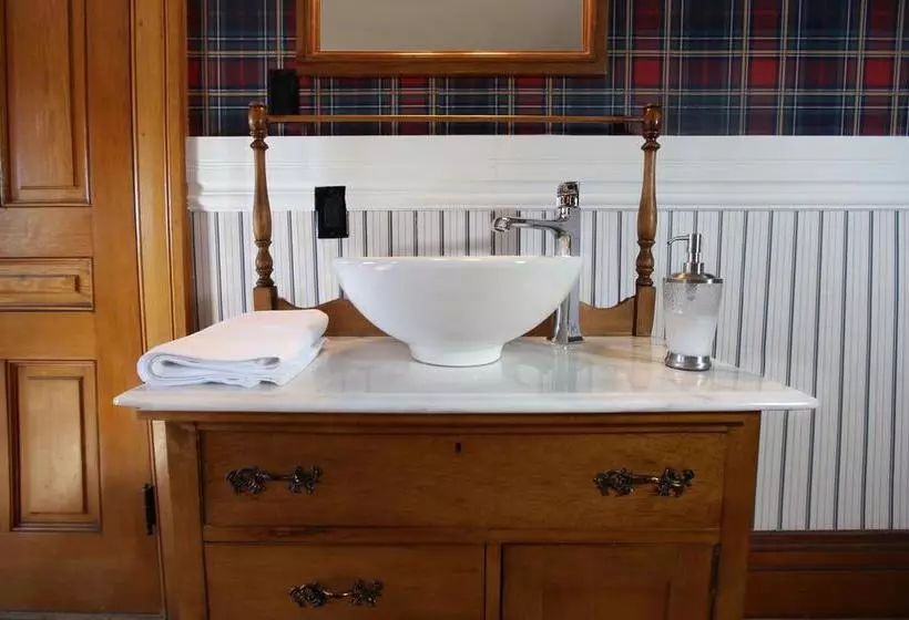 Markdale Manor Bed & Breakfast