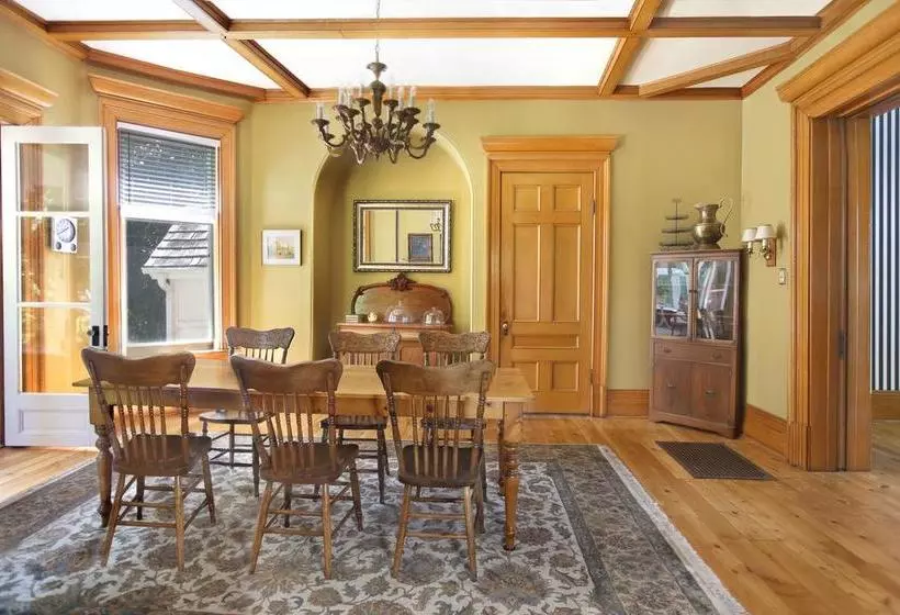 Markdale Manor Bed & Breakfast