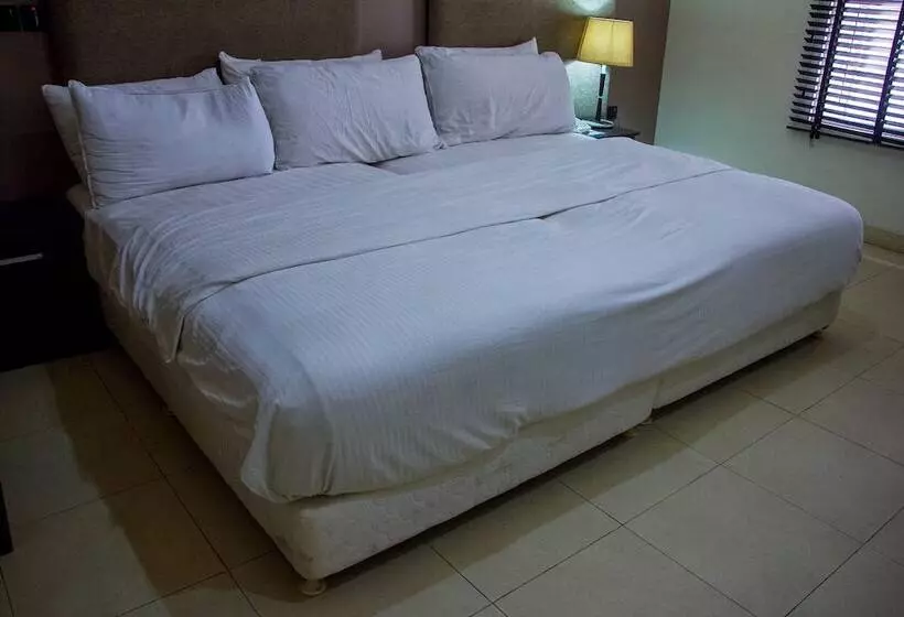 هتل Chelsea Suites Annex