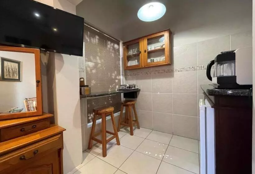 ホテル Mongoose Manor Bnb