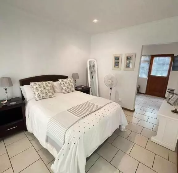 ホテル Mongoose Manor Bnb