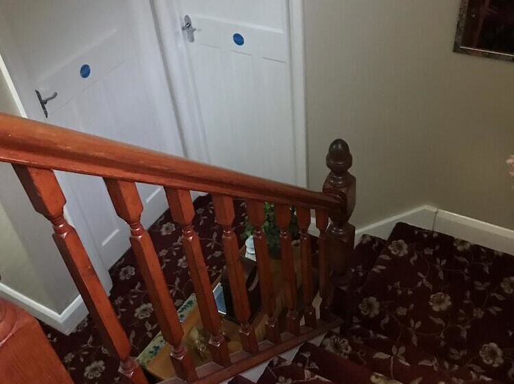 فندق The Lyndsay Guest House