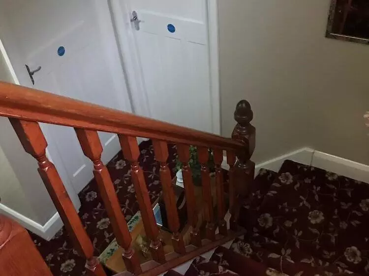 Hotelli The Lyndsay Guest House