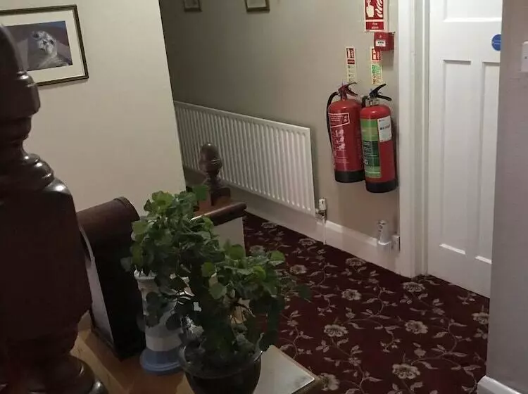 Hotelli The Lyndsay Guest House