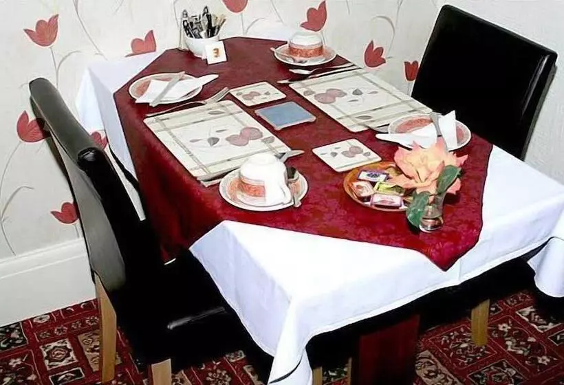 Hotelli The Lyndsay Guest House