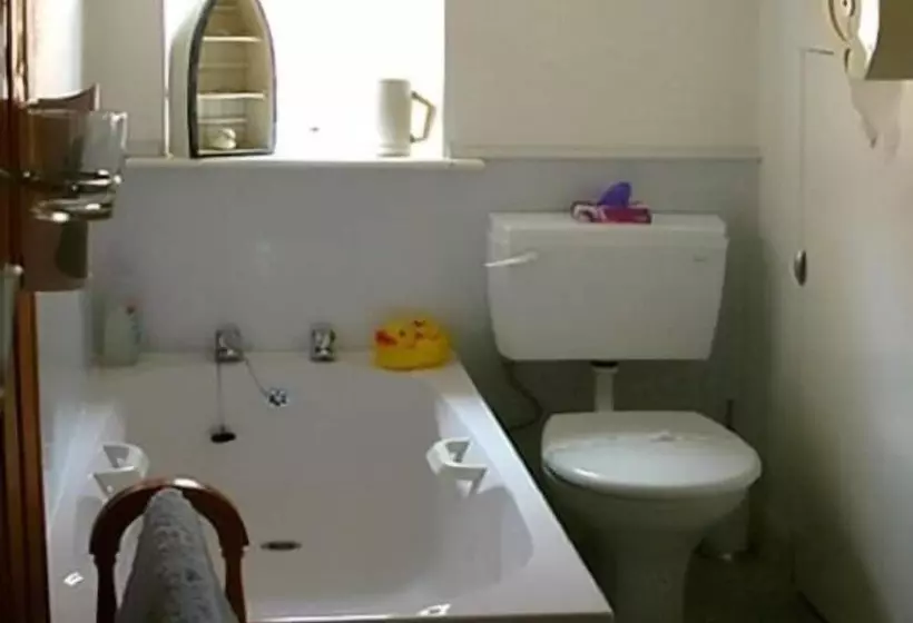 Hotelli The Lyndsay Guest House