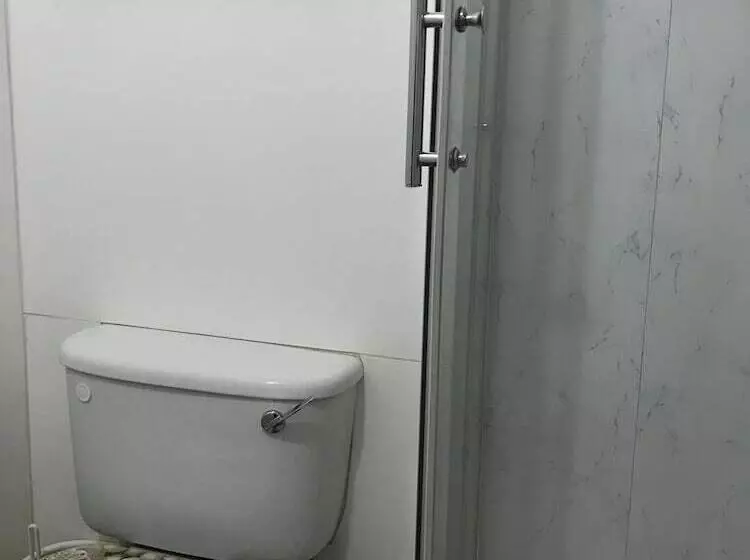 Hotelli The Lyndsay Guest House