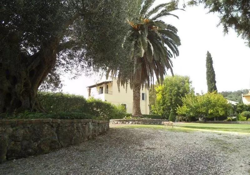 Hotelli La Perla Villa