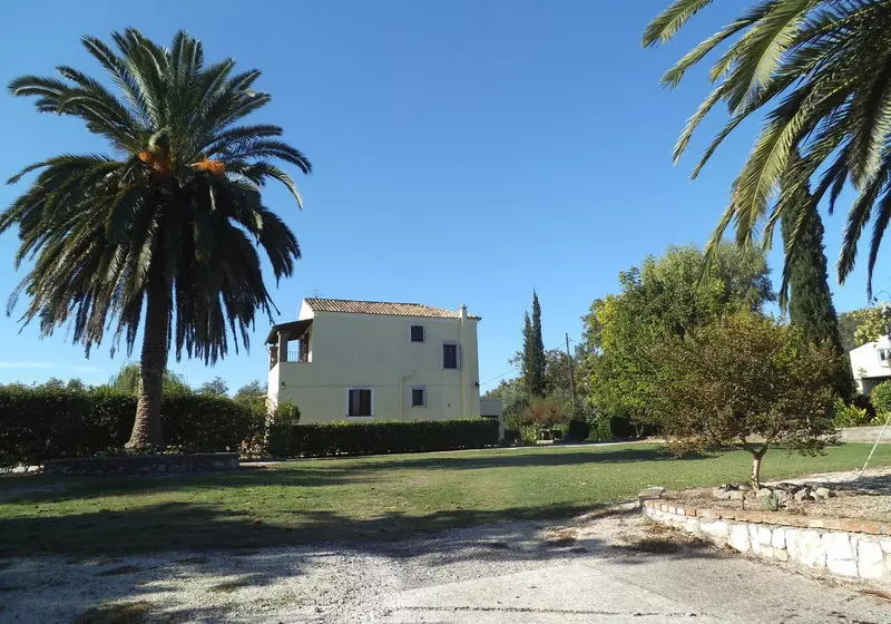 Hotelli La Perla Villa