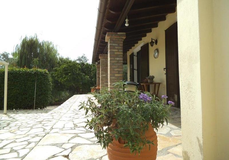 Отель La Perla Villa