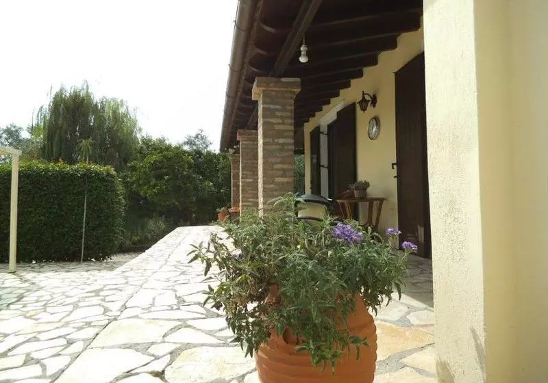 Hotelli La Perla Villa