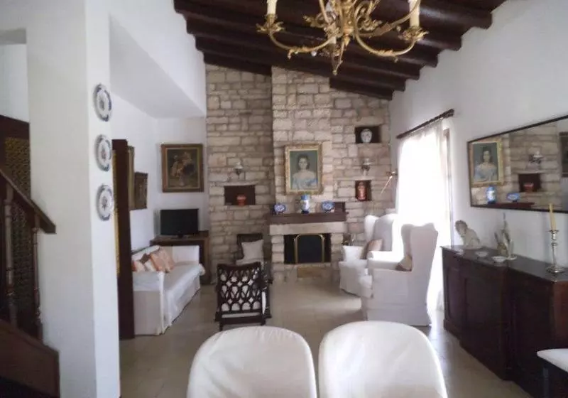 Hotelli La Perla Villa