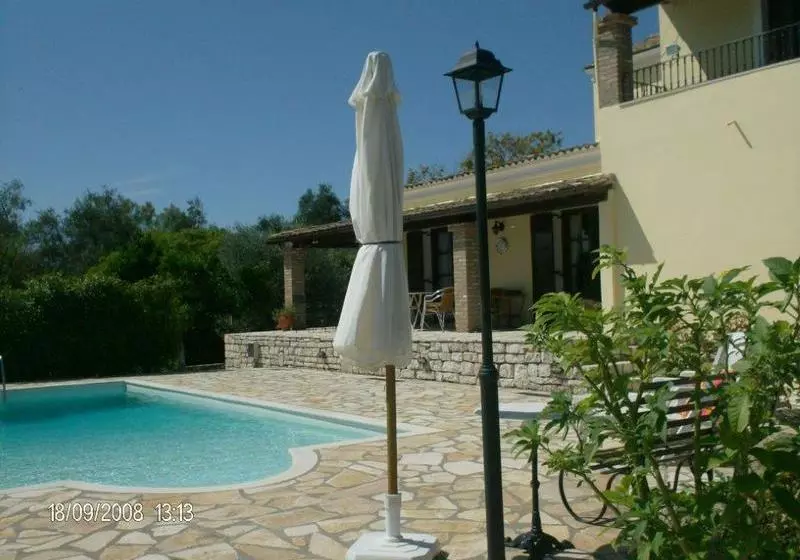 Hotelli La Perla Villa