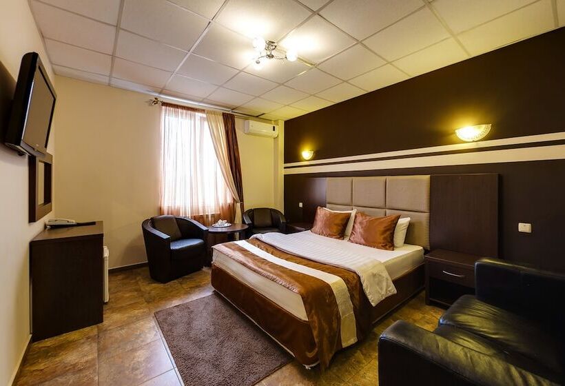 Отель Marton Turgeneva