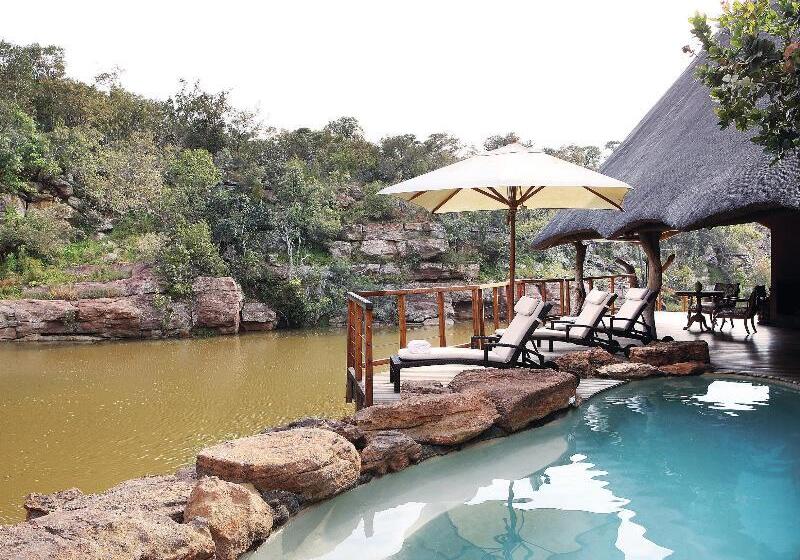 Hotel Zulu Camp At Shambala Private Game Reserve