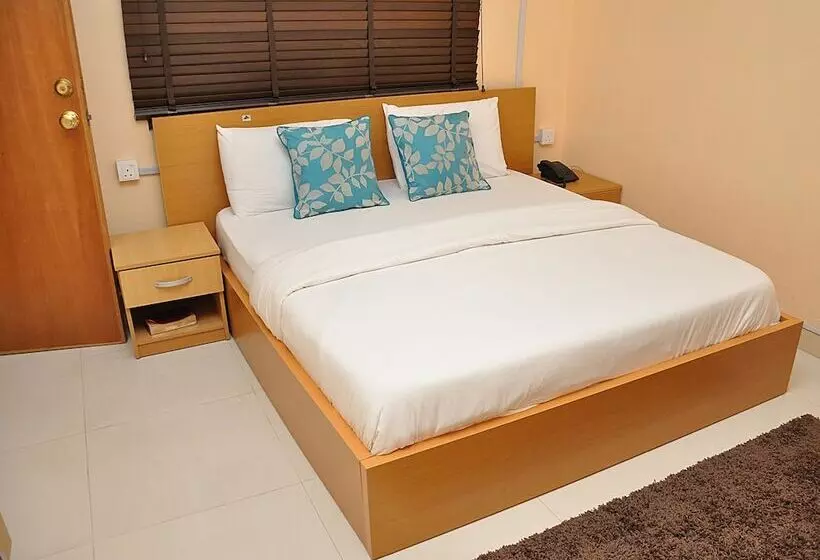 هتل Topaz Luxury Suites & Apartments