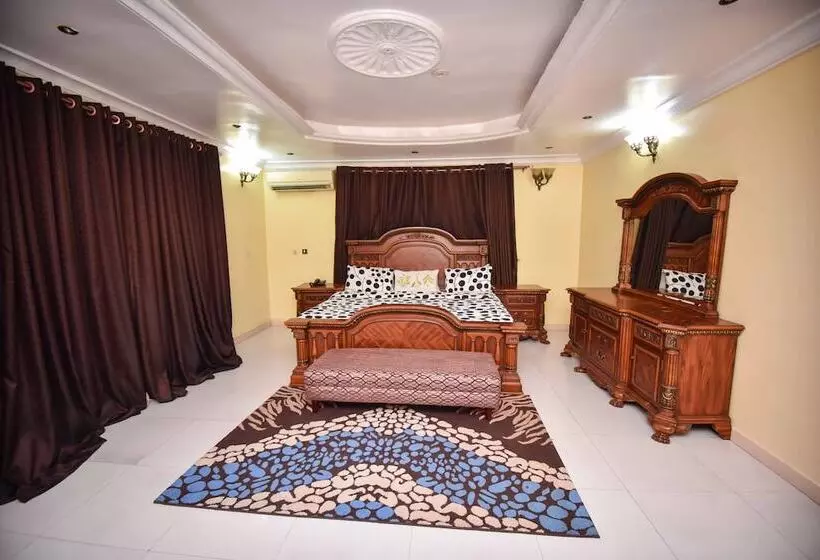 هتل Topaz Luxury Suites & Apartments