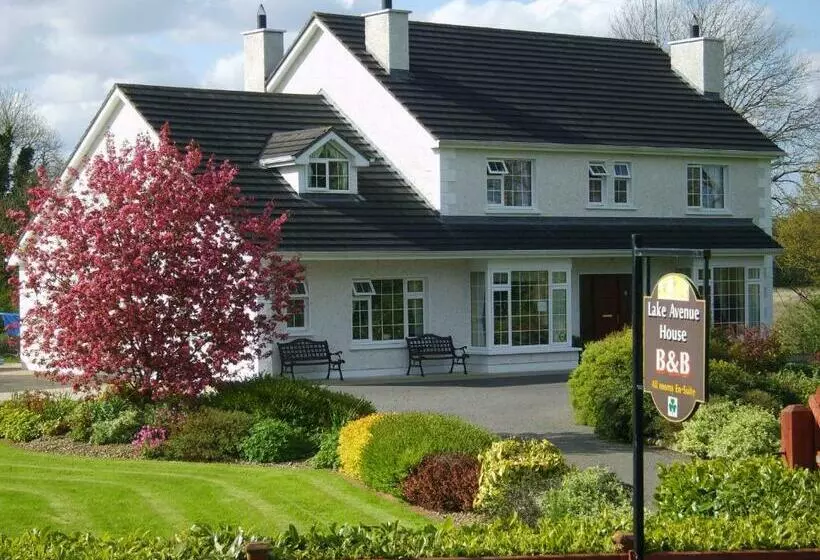 Aamiaismajoitus (B&B) Lake Avenue House