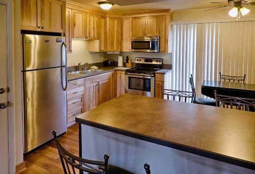 هتل Chateau Rouge