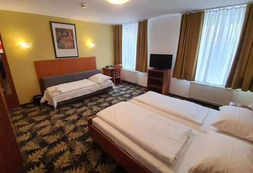 هتل Der Tannenbaum