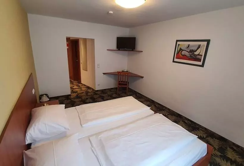 هتل Der Tannenbaum