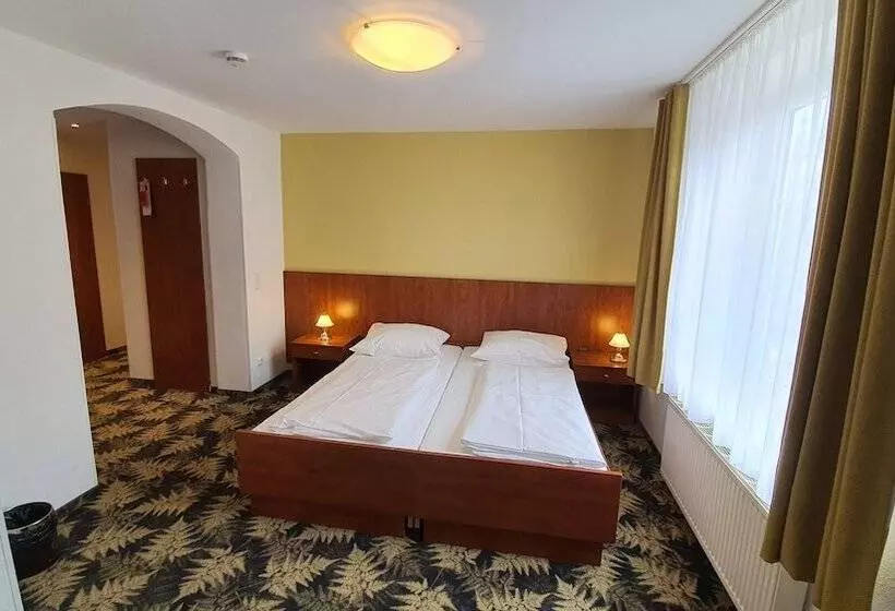 هتل Der Tannenbaum