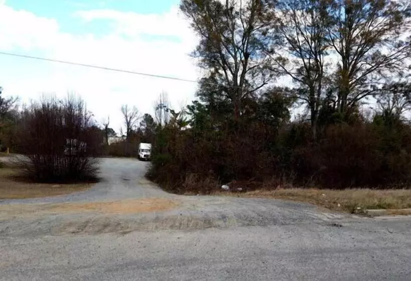 Hotelli Relax Inn & Suites