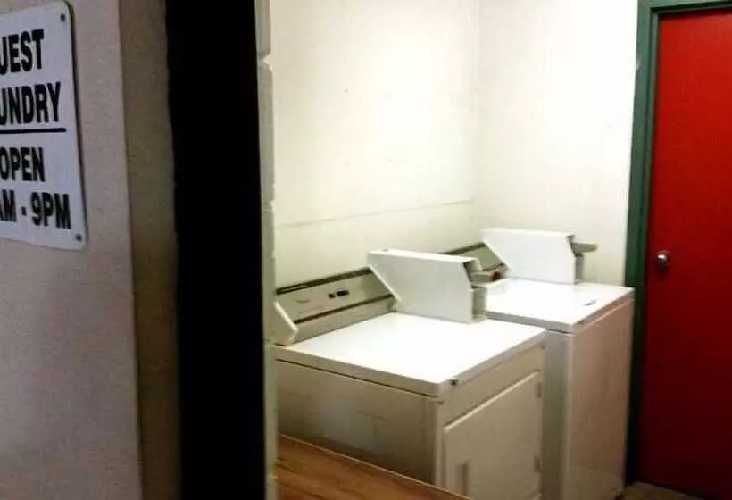 Hotelli Relax Inn & Suites