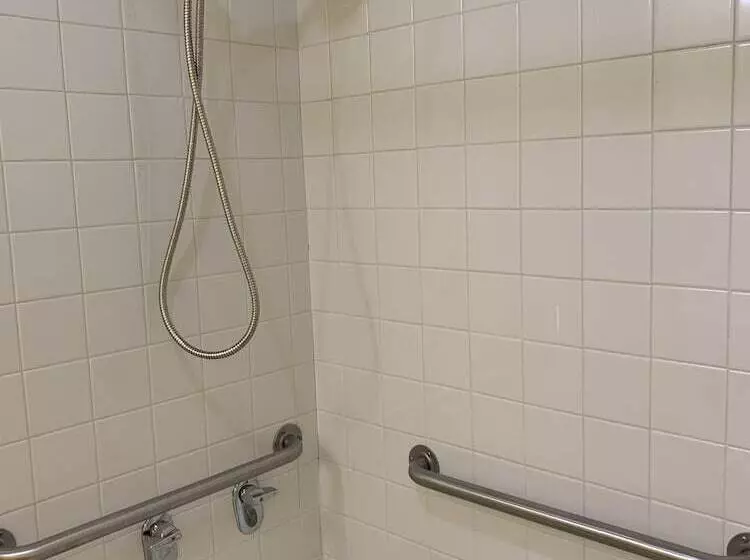 Hotelli Relax Inn & Suites