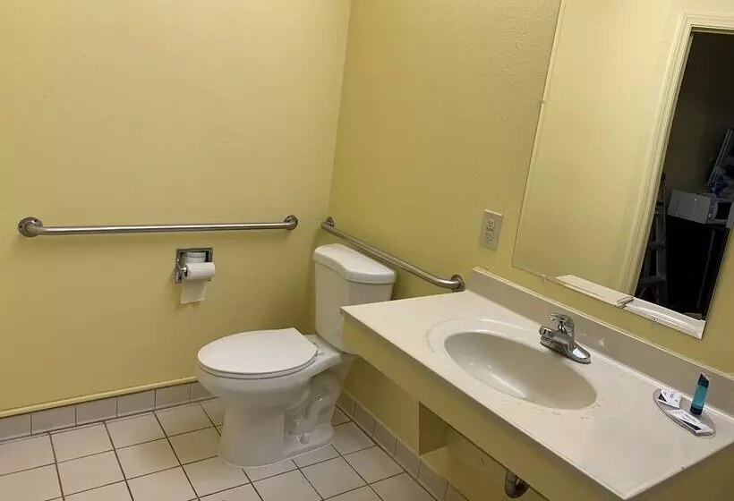 Hotelli Relax Inn & Suites