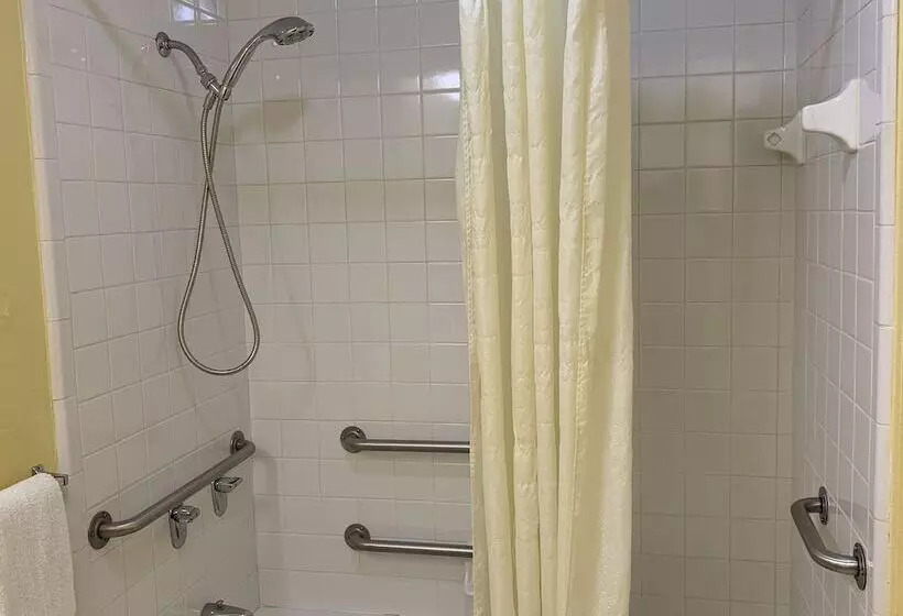 Hotelli Relax Inn & Suites