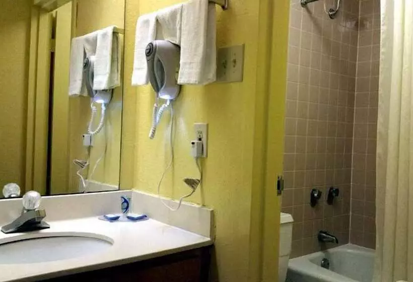 Hotelli Relax Inn & Suites