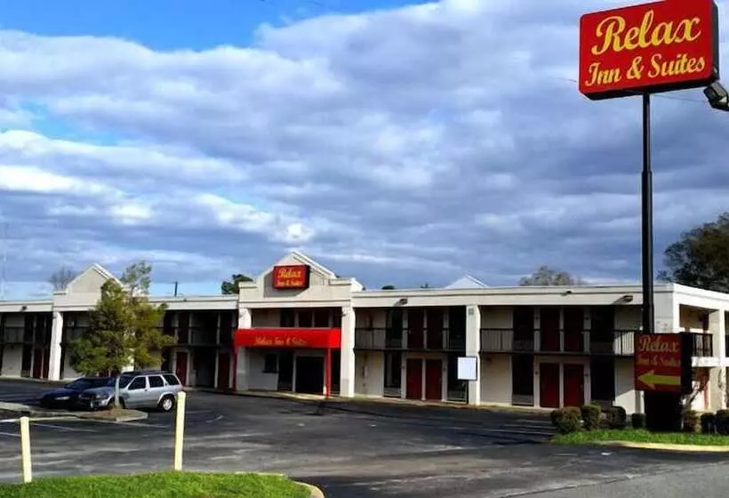 Hotelli Relax Inn & Suites