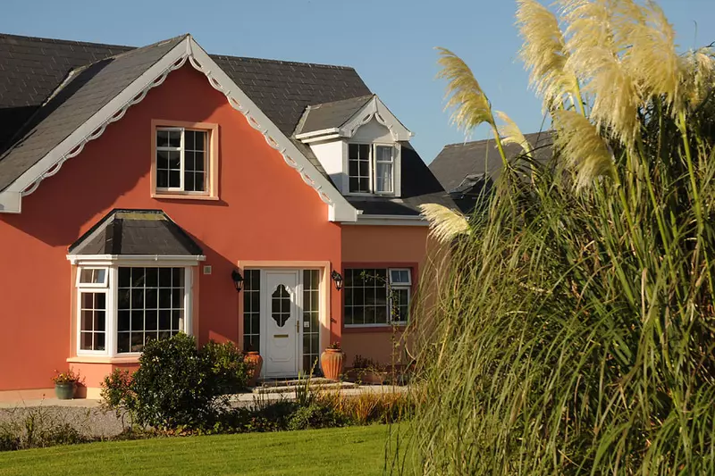 Lurraga House Bed & Breakfast