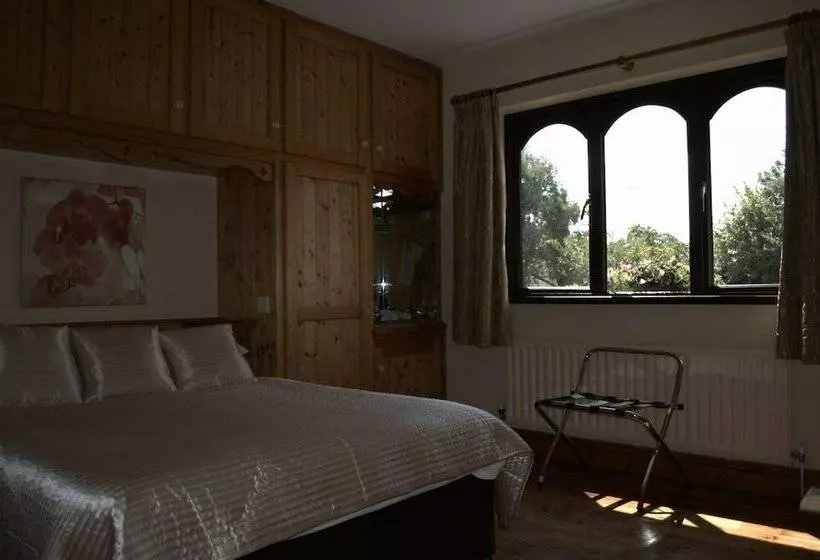 Old Orchard Lodge Bed And Breakfast