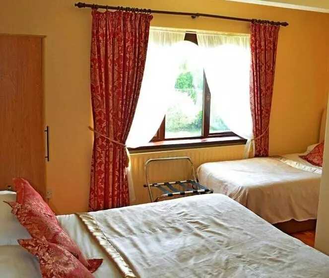 Old Orchard Lodge Bed And Breakfast