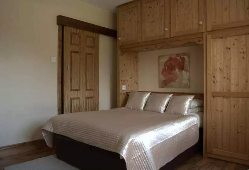 Old Orchard Lodge Bed And Breakfast