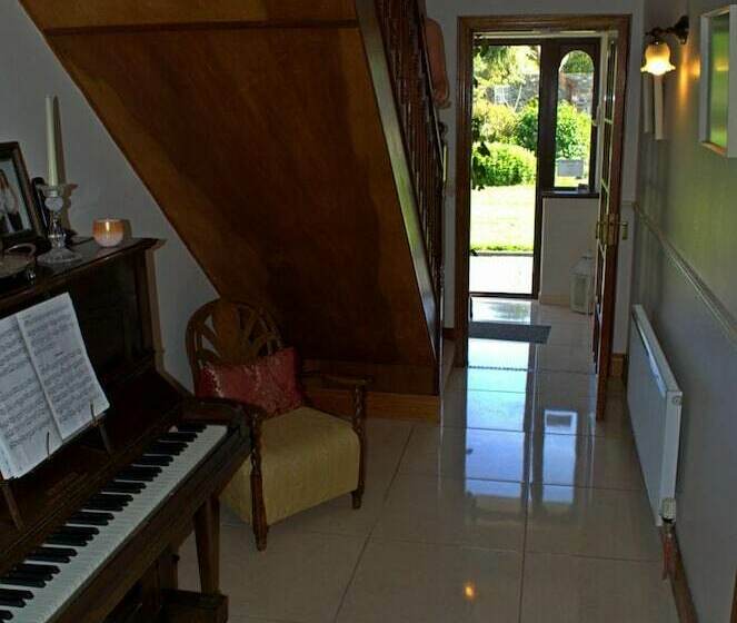 Old Orchard Lodge Bed And Breakfast