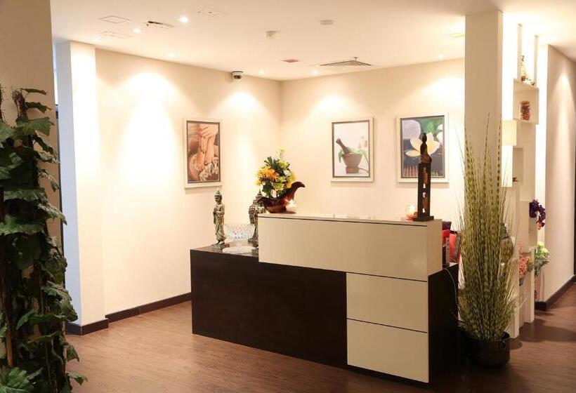 هتل Belle Tower Apartments