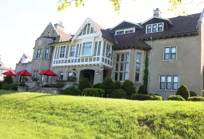 Hotelli Grey Gables Inn