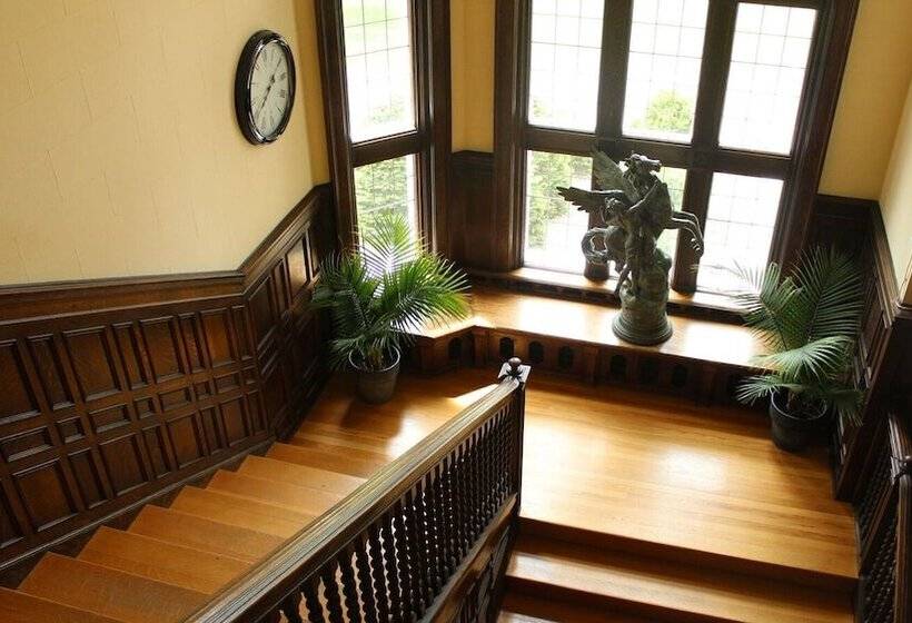 فندق Grey Gables Inn