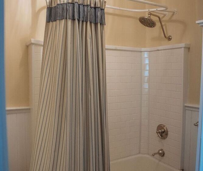 فندق Grey Gables Inn