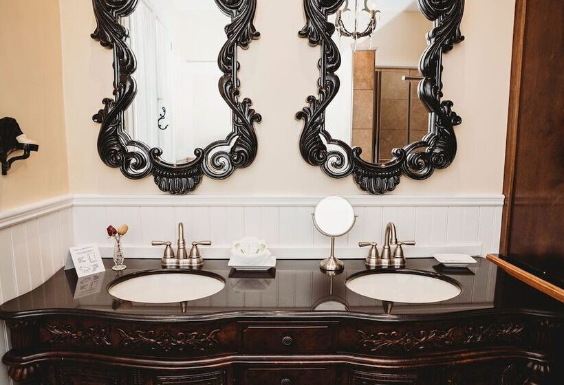 فندق Grey Gables Inn